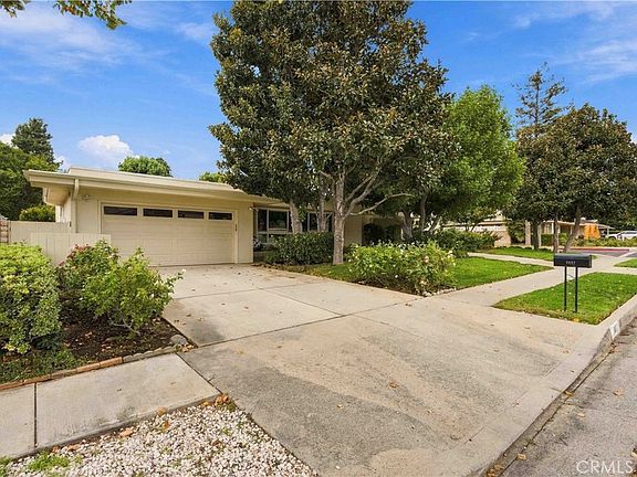 4th image of 9817 Donna Ave