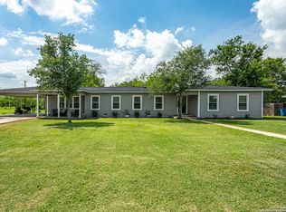 112 Live Oak St, Poth, TX 78147