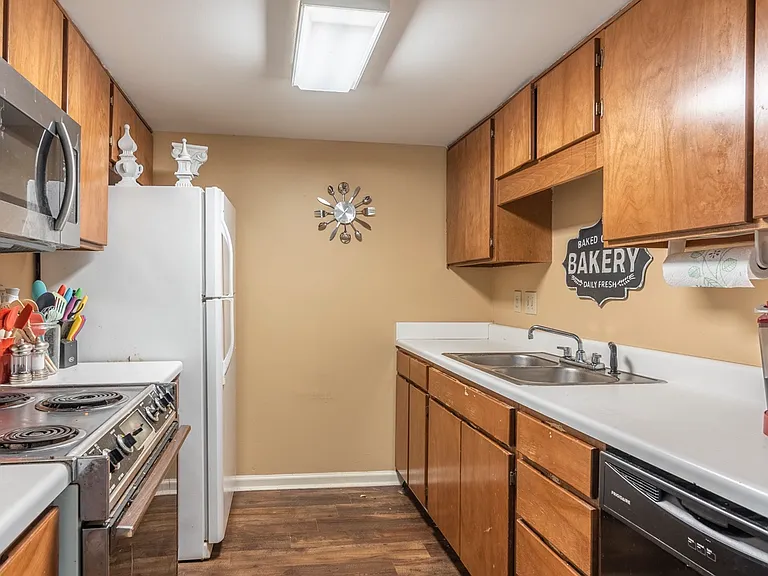 510 E Gillespie St #22D — Photo 8