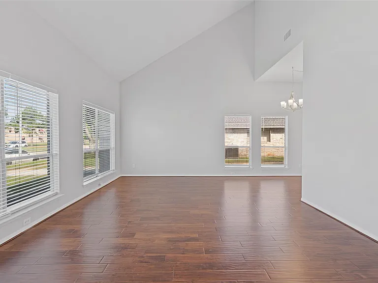 15414 Willow River Dr — Photo 4