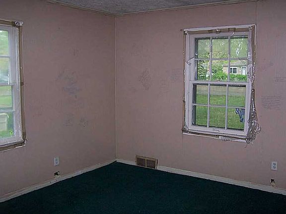 5th image of 3110 N Arlington Ave
