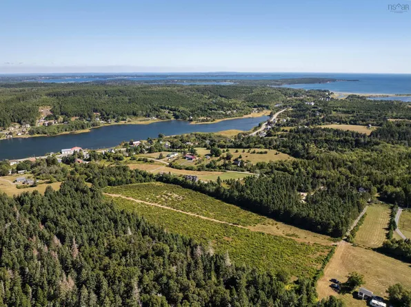 108 Shepherds Hill Rd, Lunenburg, NS B0J 2W0