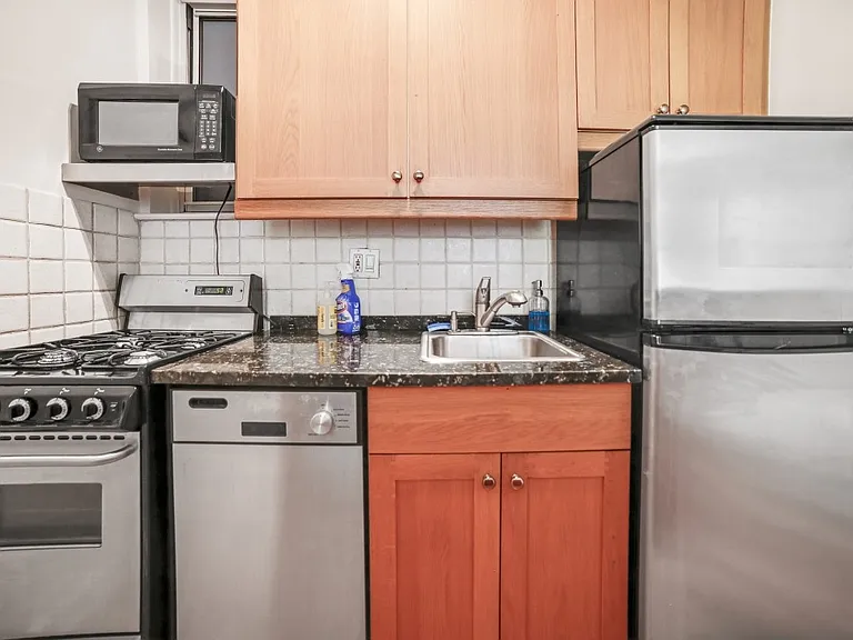 515 E 88th St #3G — Photo 3