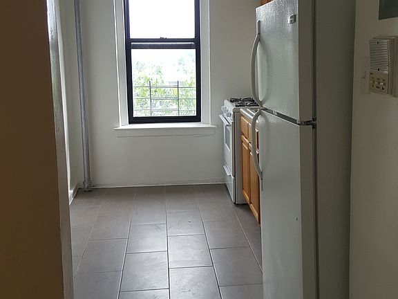 4th image of 615 E 228th St