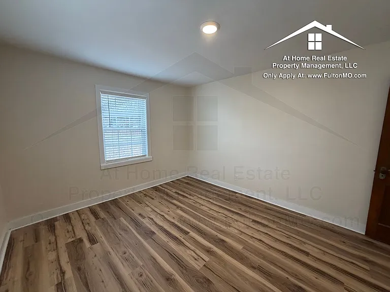 703 W 7th St — Photo 35
