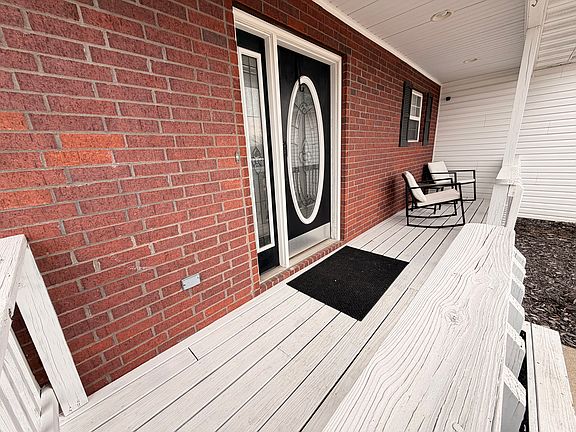 2nd image of 116 Lakeview Ct