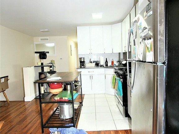 3rd image of 616 Kosciusko St #1