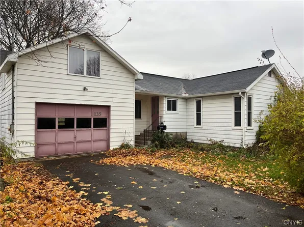 135 Hazel Ave, East Syracuse, NY 13057