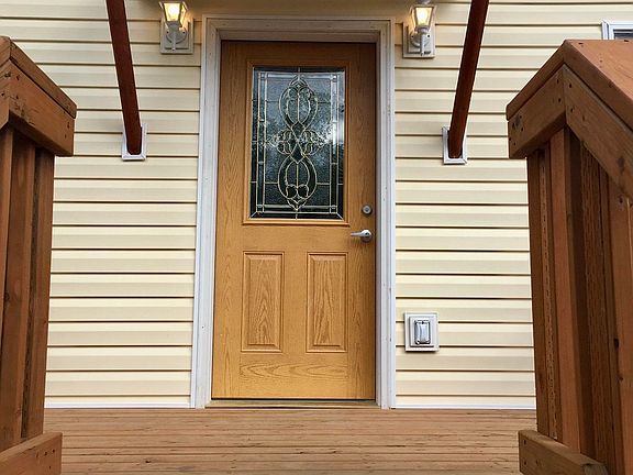 2nd image of 2490 Schutzen St