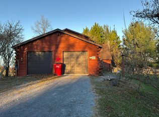 1283 Macintosh Dr, Falling Waters, WV 25419