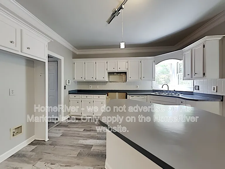 313 Brook Hollow Dr — Photo 6