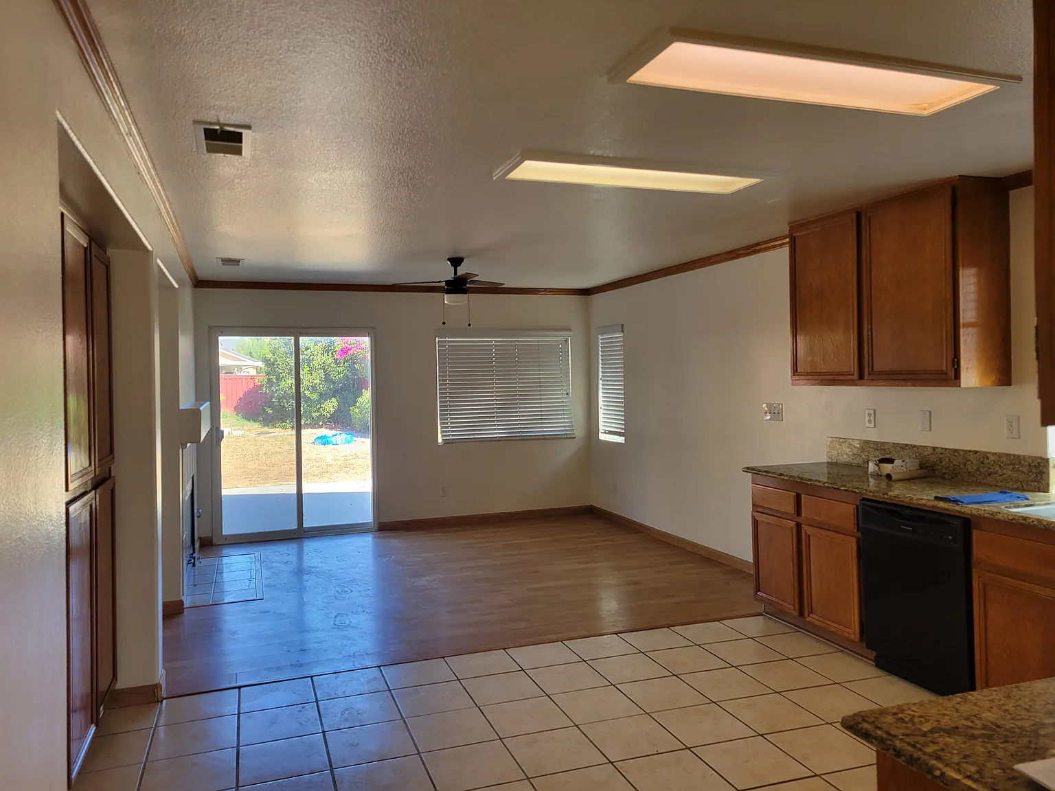 3 bed, 1621 sqft, $3,160 — Photo 4