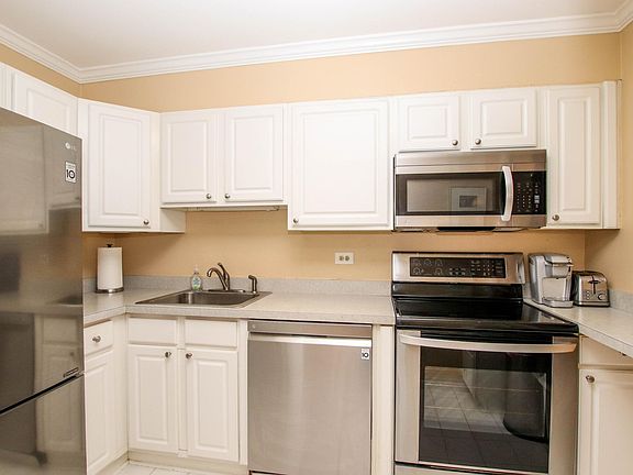 3rd image of 1560 N Sandburg Ter APT 505