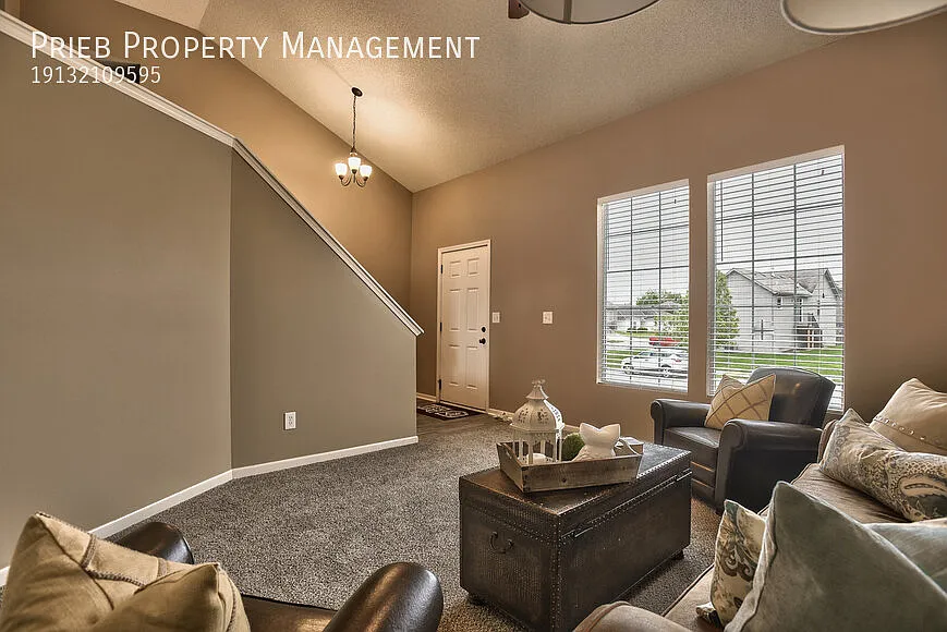 Prairie Crossing Single Family Home - Available December 2nd — Photo 4