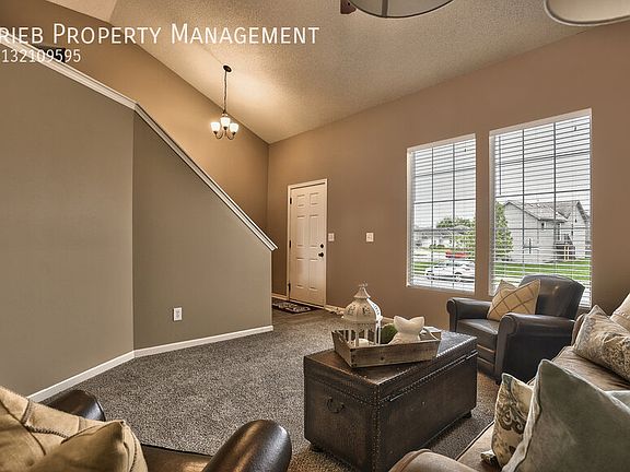 4th image of 325 W Colleen Ct