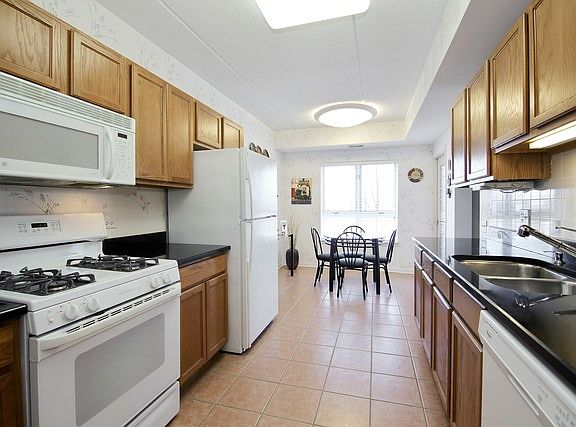 3rd image of 100 N Milwaukee Ave APT 405
