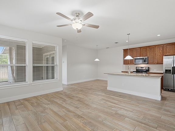 3rd image of 727 GRISTMILL DR