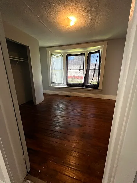 32 Jefferson Ave #1