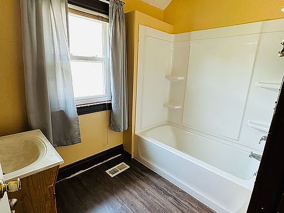 3rd image of 272 N Logan St