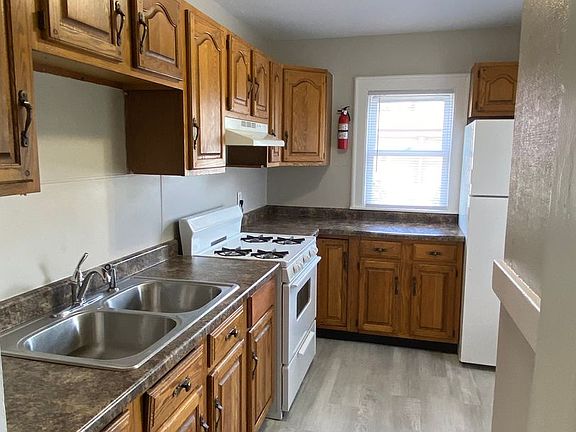 3rd image of 1340 L Ave NE