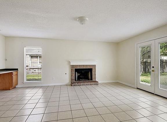 5th image of 131 Silverwood Dr