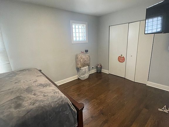 3rd image of 3422 N Oketo Ave