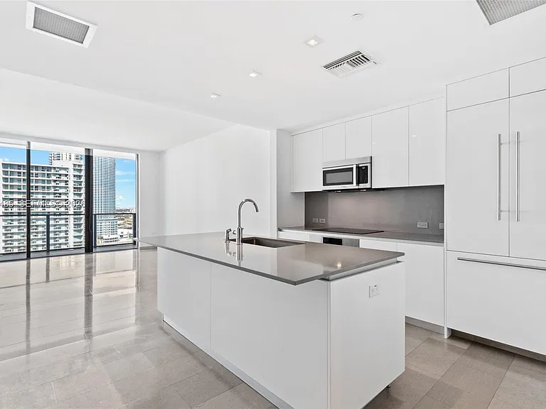 68 SE 6th St #1706 — Photo 4