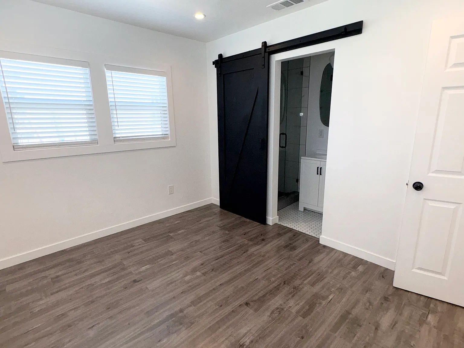 3 bed, 1200 sqft, $4,000 — Photo 2