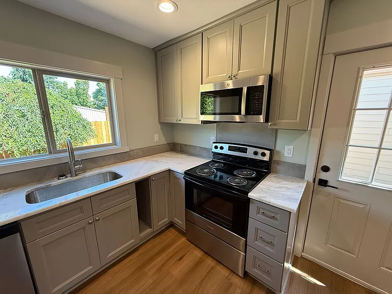 805 Boxwood Ln SE — Photo 9