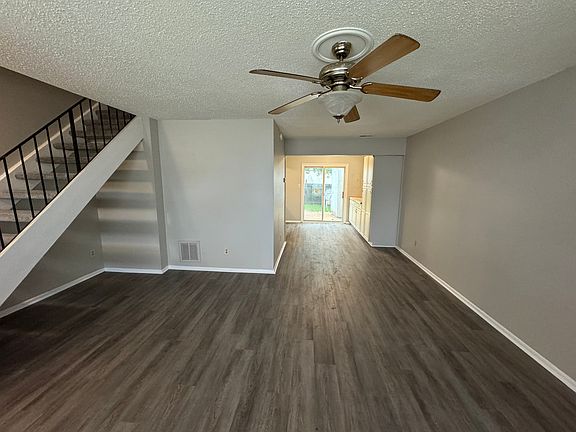 3rd image of 3556 Windmill Dr