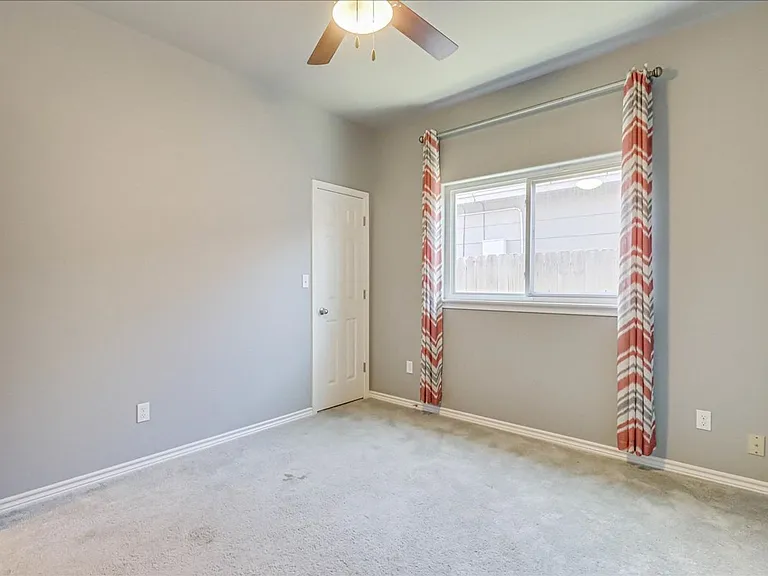 2217 Ibis — Photo 27