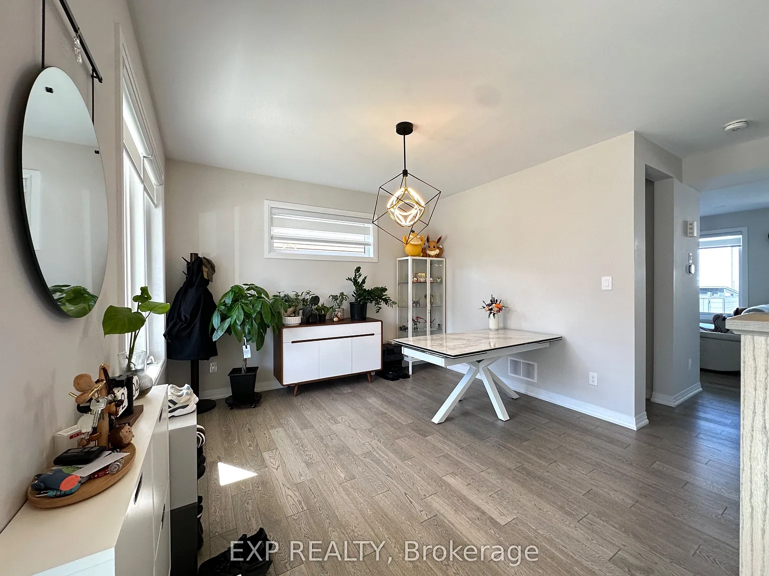 3 bed, $3,000 — Photo 2