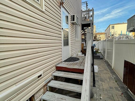 4th image of 17 Purdue St #1