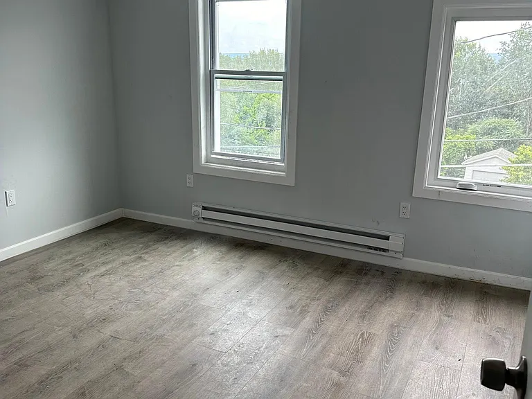 535 W State St — Photo 5
