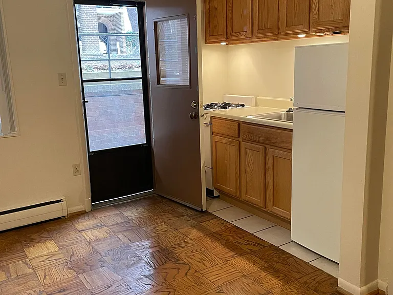 Twelve Oaks Apartments — Photo 9