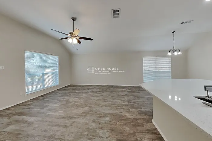 3 bed, 2.0 bath, 1826 sqft, $2,125 — Photo 4