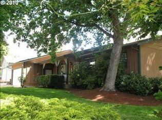 552 Corona Loop Rd, Roseburg, OR 97471