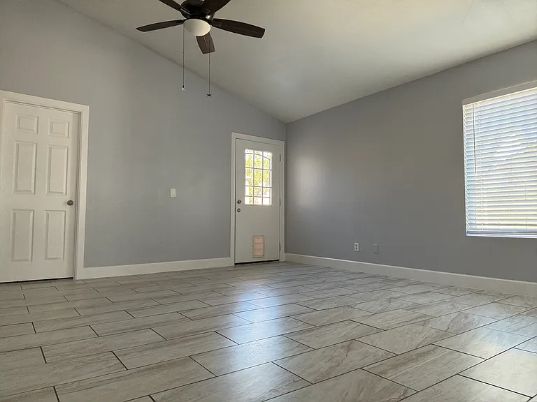 8134 W Desert Cove Ave — Photo 5