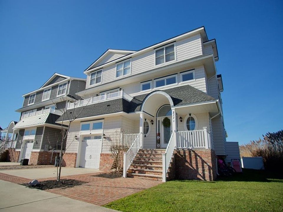 1st image of 211 67th St N #Sea