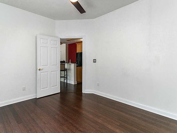 5th image of 1515 N Van Buren St APT 207