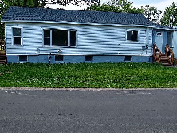 2nd image of 1531 Shakespeare Ave
