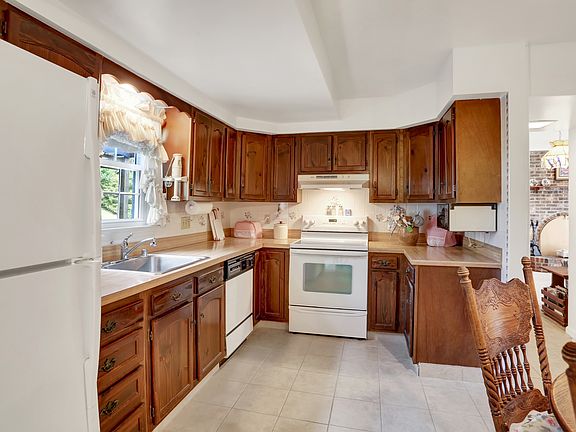 2nd image of 807 S Ironwood Ct
