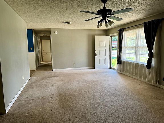 3rd image of 405 E Elm St