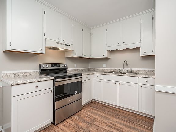 2nd image of 506 Arrington Ave #504
