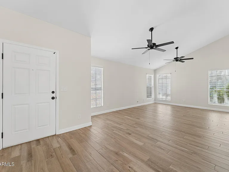 7214 W Sierra Vista Dr — Photo 3