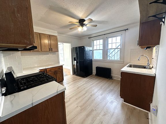 3rd image of 113 Birdsey Ave #1