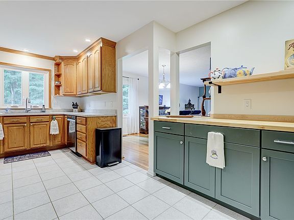 5th image of 88 Great Wood Cir