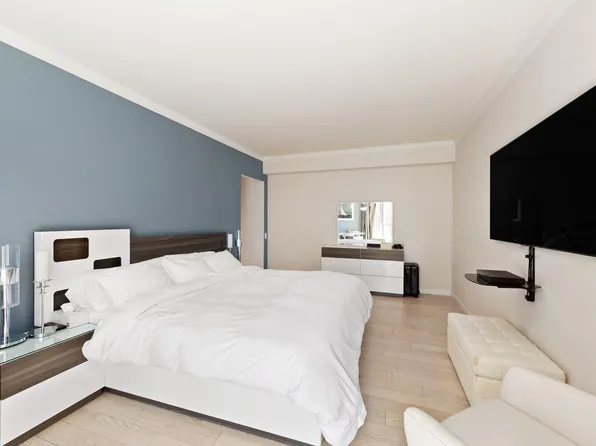 150 West 56th Street image 2 of 6