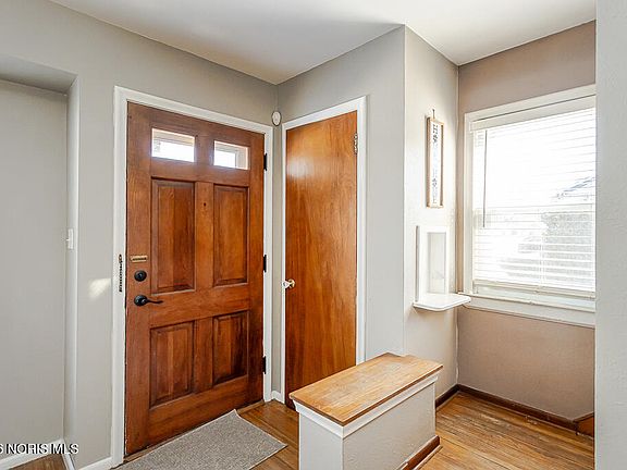 4th image of 2426 106th St