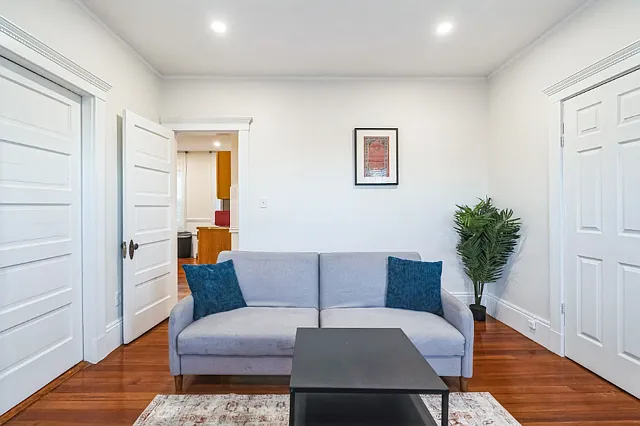 3 bed, $1,500 — Photo 2
